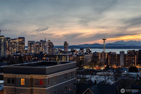 Photo of 627 13th Avenue E, Seattle, WA 98102 (MLS # 2570755)