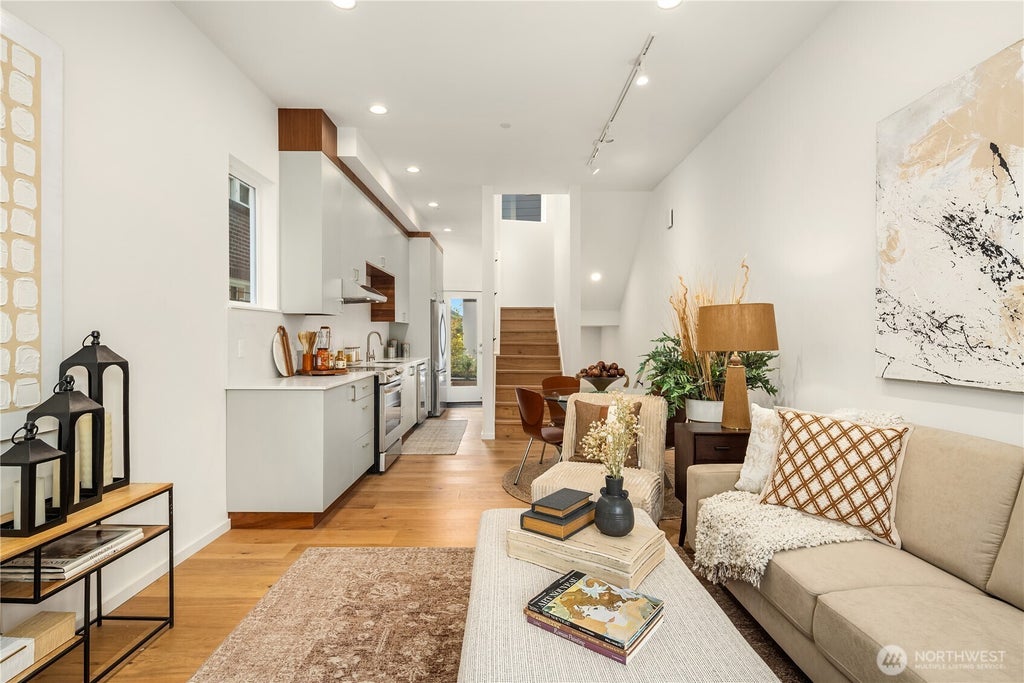 Photo of 627 13th Avenue E, Seattle, WA 98102 (MLS # 2570755)