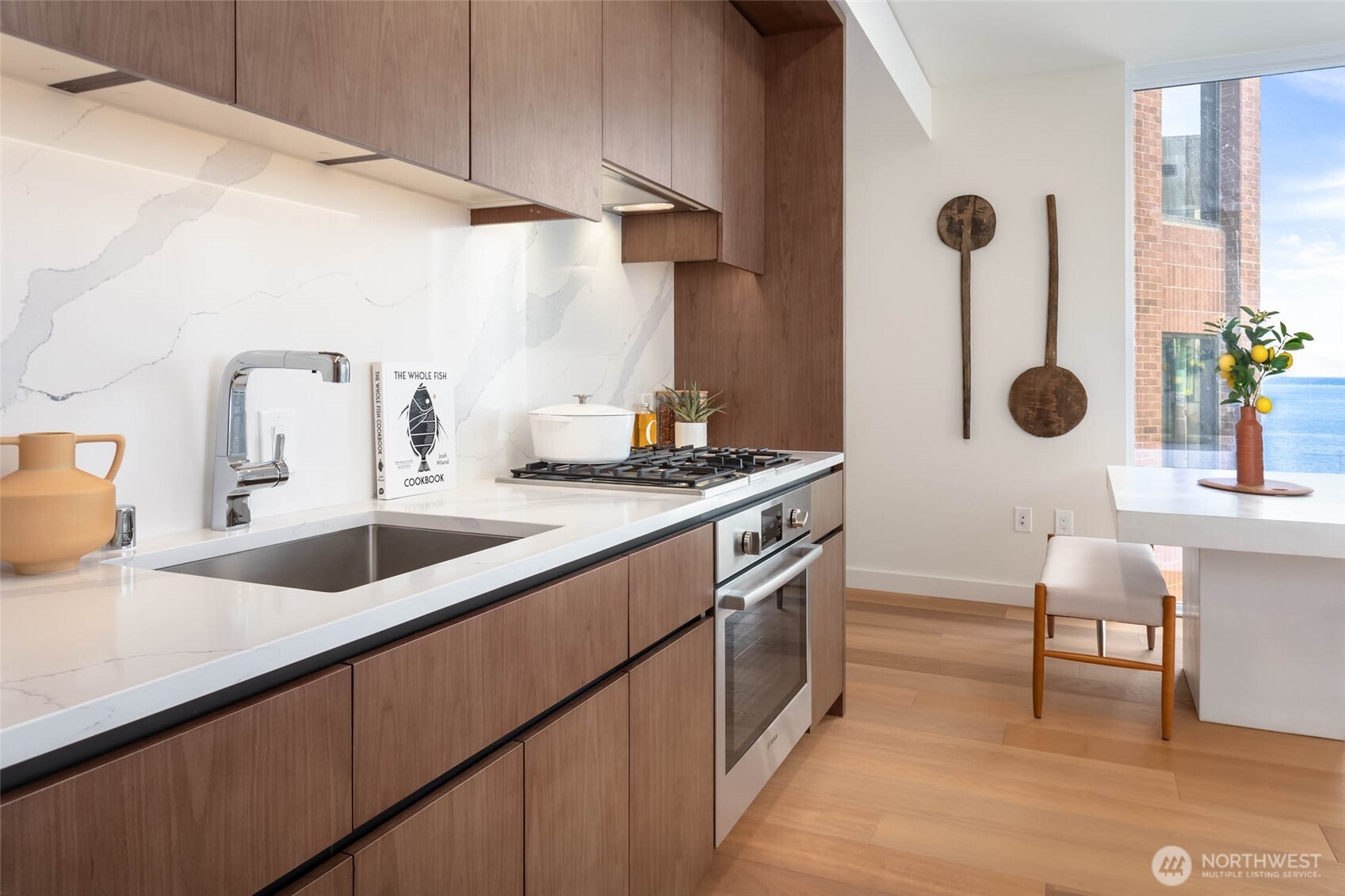 121 Stewart St 1407