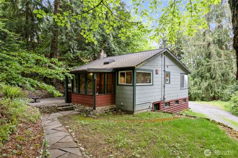 Photo of 17426 SE 60th Street, Bellevue, WA 98006 (MLS # 2516901)