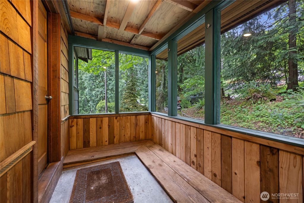 Photo of 17426 SE 60th Street, Bellevue, WA 98006 (MLS # 2516901)