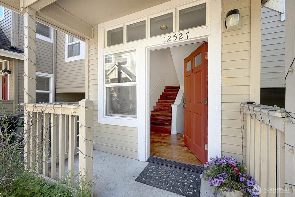 Photo of 12527 27th Avenue NE #D, Seattle, WA 98125 (MLS # 2560013)