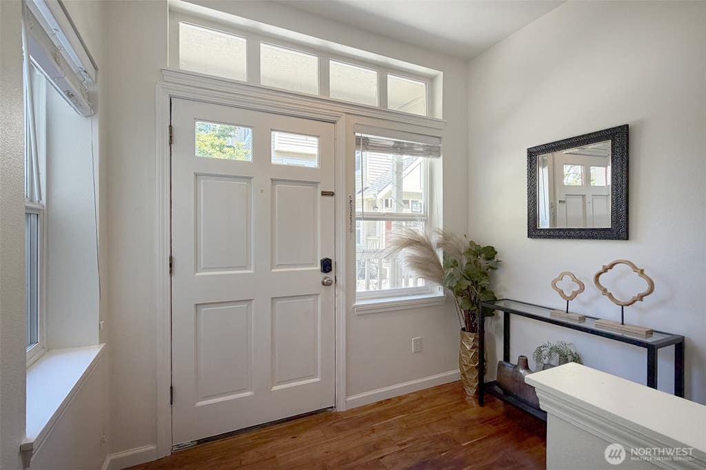 Photo of 12527 27th Avenue NE #D, Seattle, WA 98125 (MLS # 2560013)