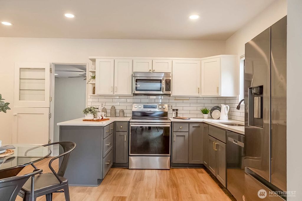 Photo of 912 NE 115th Street, Seattle, WA 98125 (MLS # 2517620)