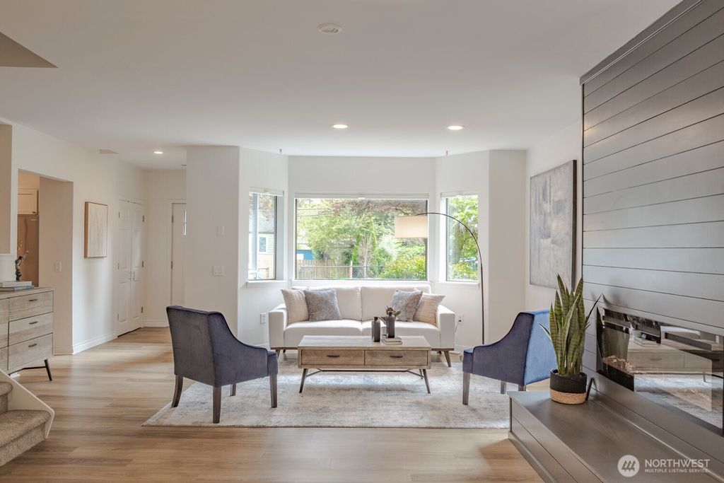 Photo of 912 NE 115th Street, Seattle, WA 98125 (MLS # 2517620)