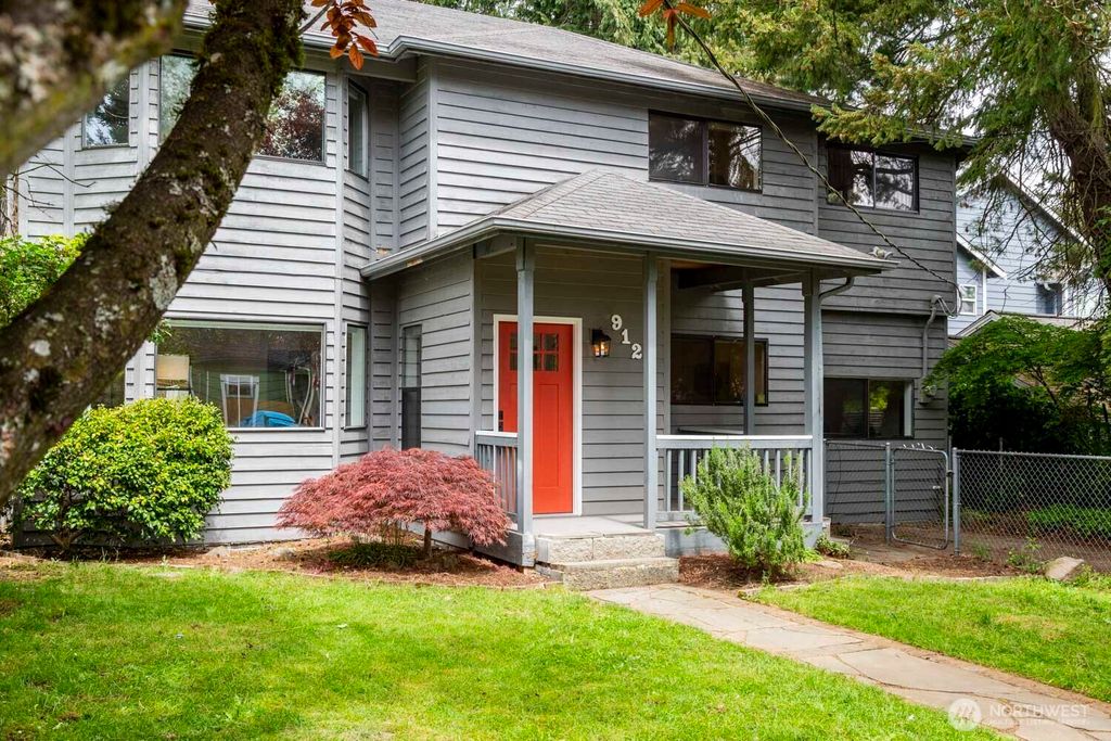 Photo of 912 NE 115th Street, Seattle, WA 98125 (MLS # 2517620)
