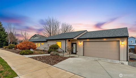 Photo of 1467 Melissa Way, Wenatchee, WA 98801 (MLS # 2465580)