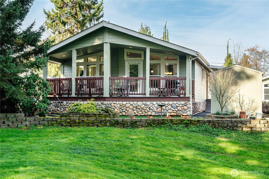 Photo of 815 124th Street SW, Everett, WA 98204 (MLS # 2495792)