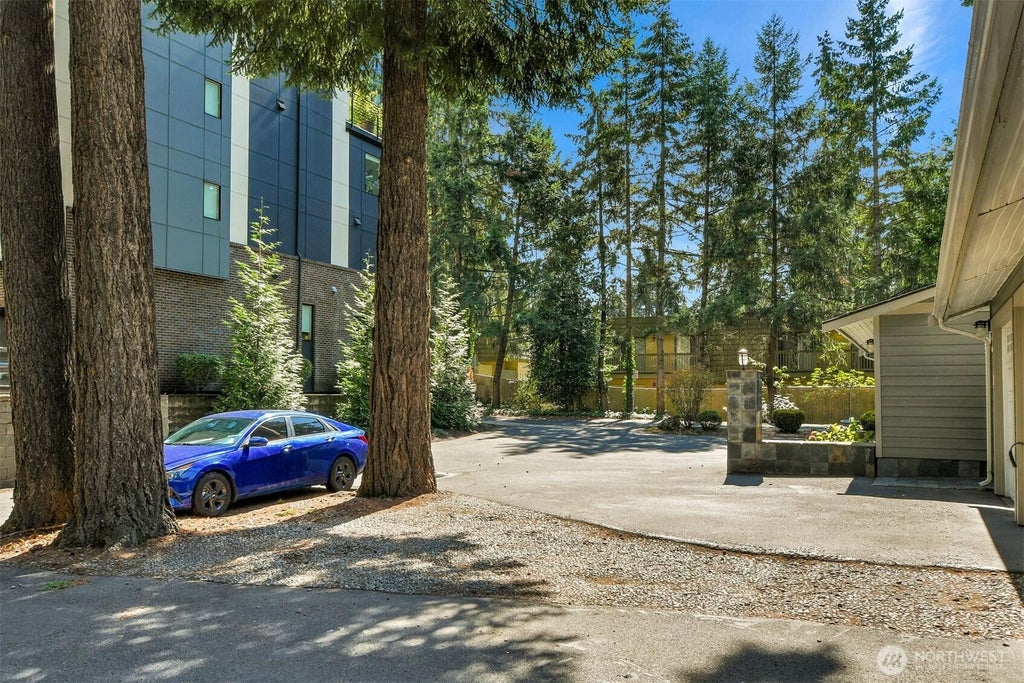 Photo of 15406 NE 15th Place #D24, Bellevue, WA 98007 (MLS # 2579887)