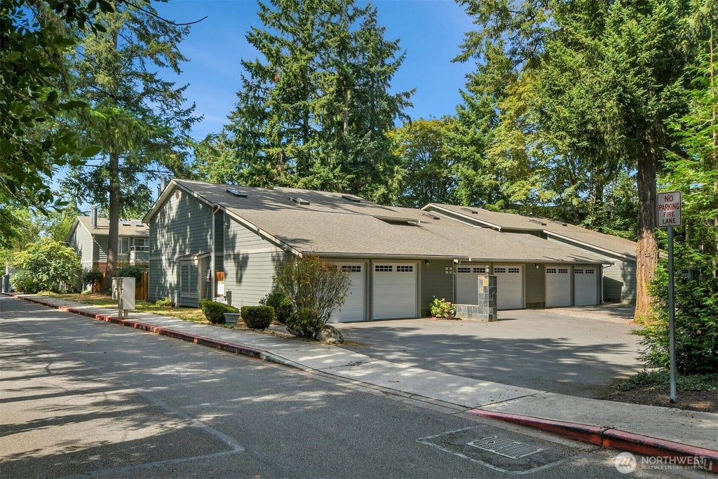Photo of 15406 NE 15th Place #D24, Bellevue, WA 98007 (MLS # 2579887)