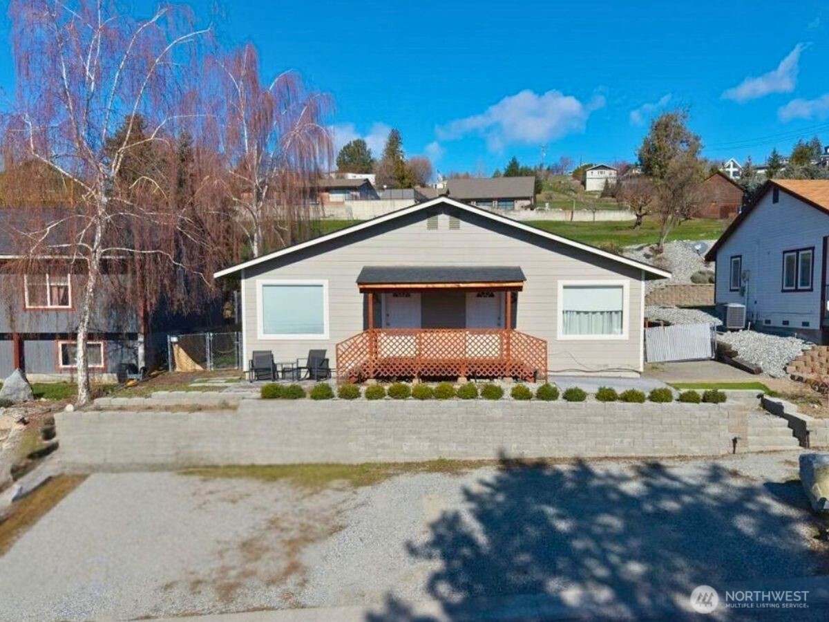 380 N Shore Court