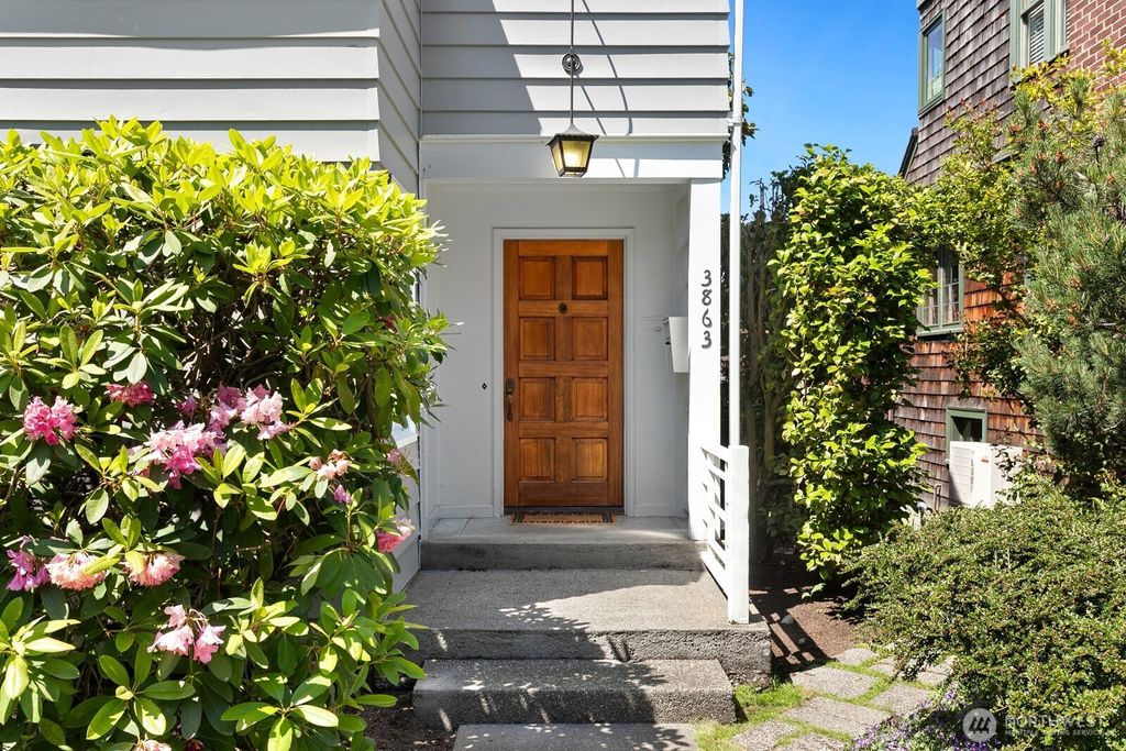 Photo of 3863 44th Avenue NE, Seattle, WA 98105 (MLS # 2530526)