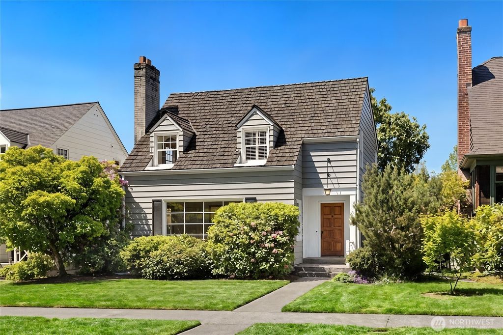 Photo of 3863 44th Avenue NE, Seattle, WA 98105 (MLS # 2530526)