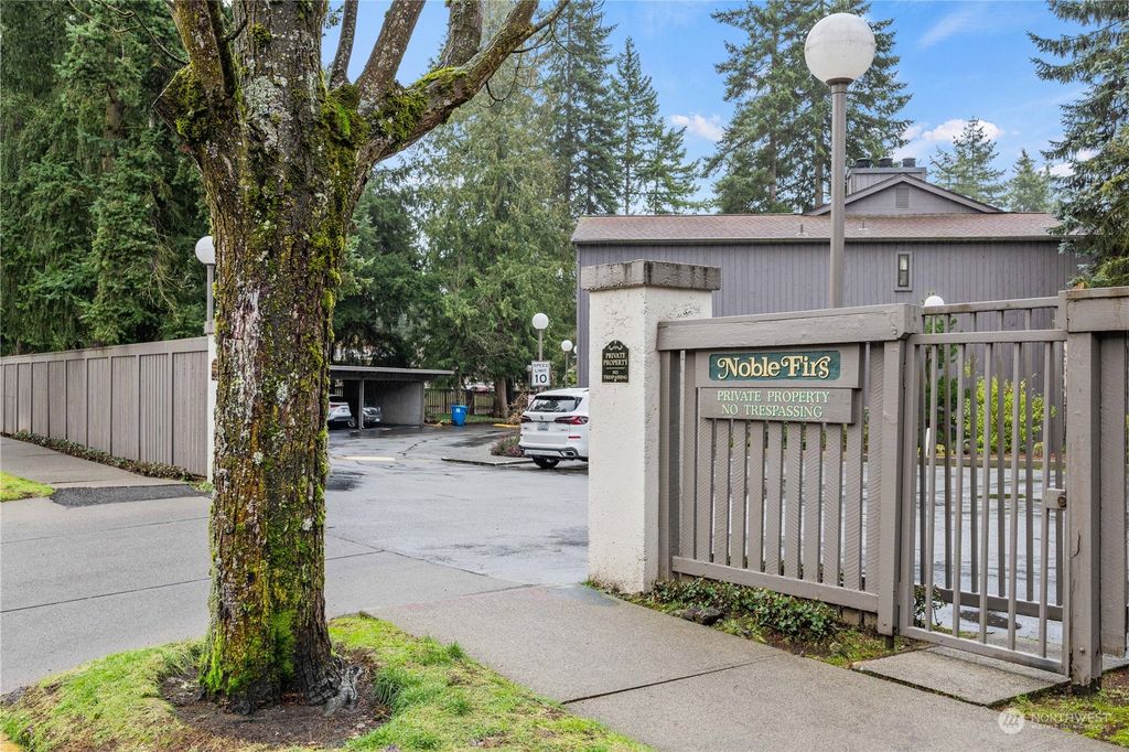 Photo of 1528 NE 140th Street #D4, Seattle, WA 98125 (MLS # 2191580)