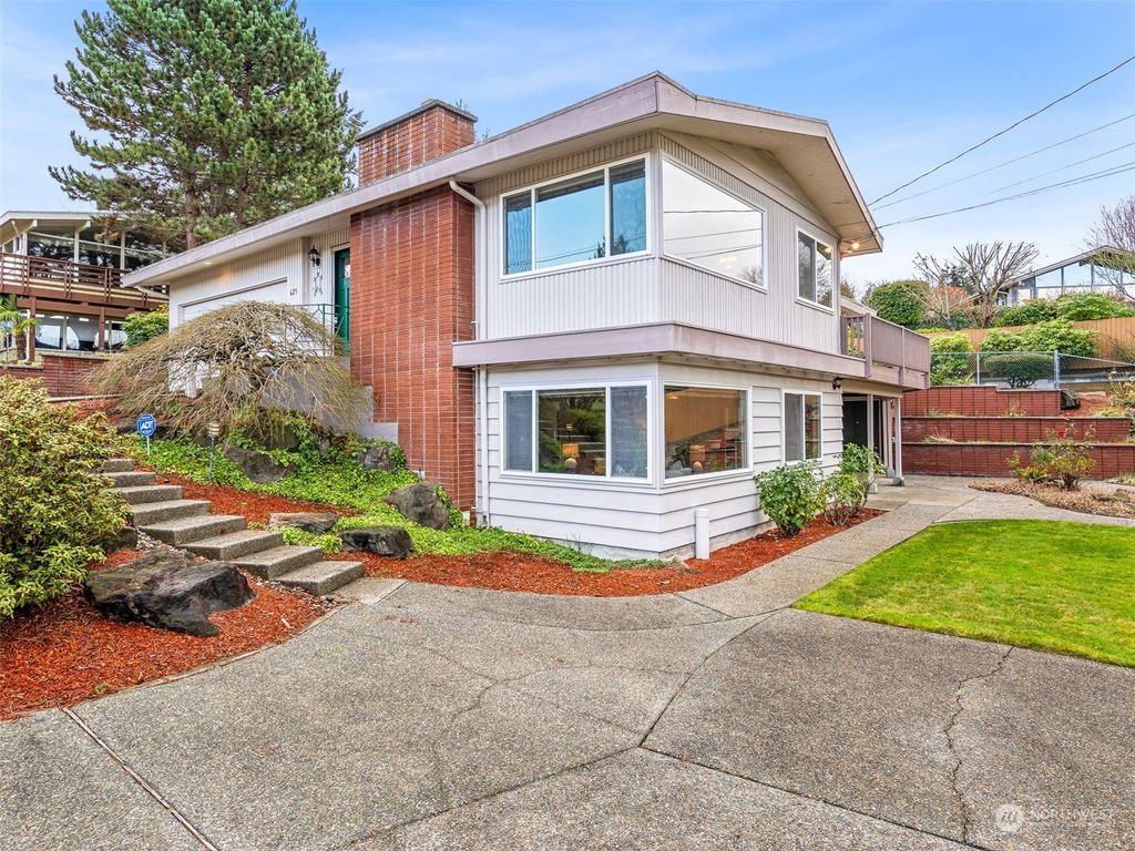 Photo of 625 SW 175th Place, Normandy Park, WA 98166 (MLS # 2310276)