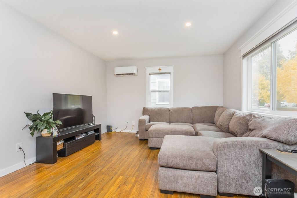 Photo of 207 N Colville Street, Walla Walla, WA 99362 (MLS # 2464974)