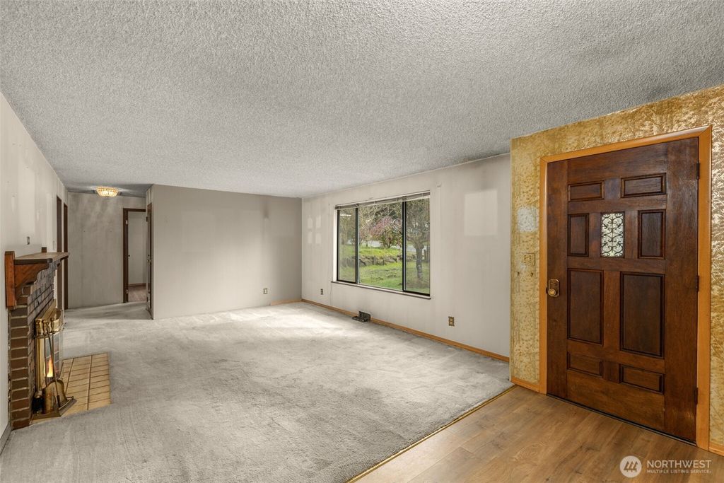 Photo of 20401 25th Avenue NE, Shoreline, WA 98155 (MLS # 2500902)