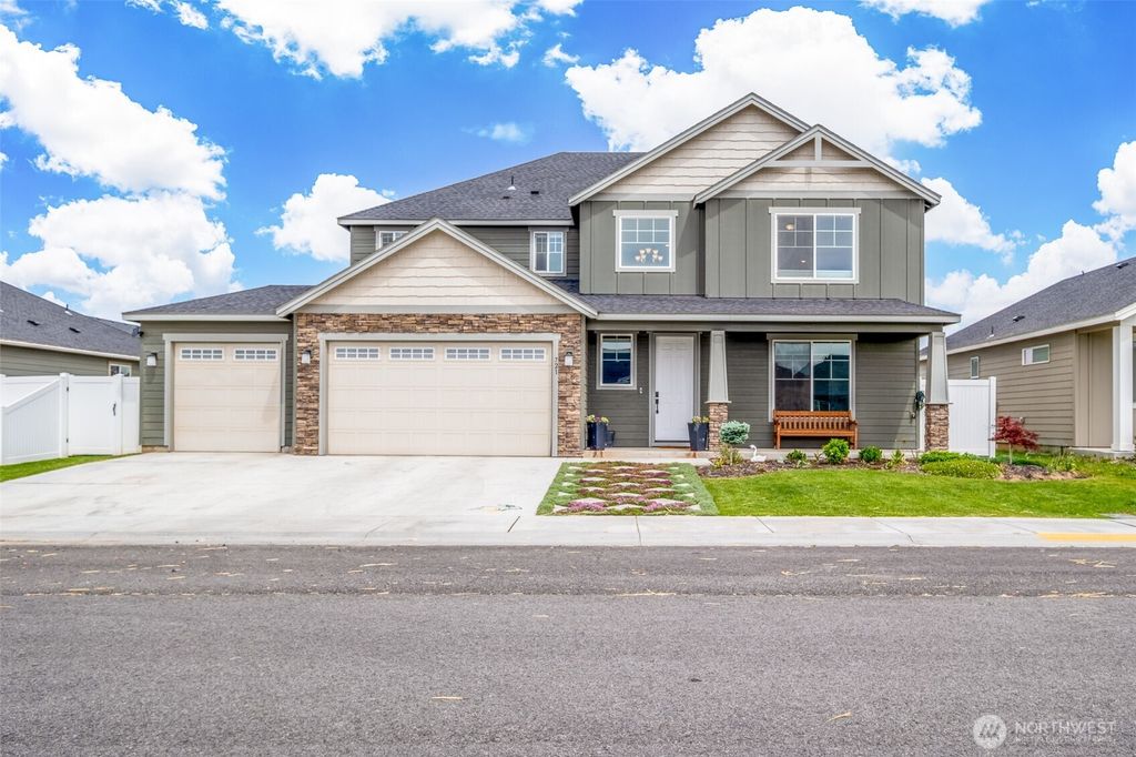 Photo of 721 J Street NE, Quincy, WA 98848 (MLS # 2525129)