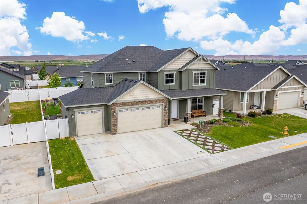 Photo of 721 J Street NE, Quincy, WA 98848 (MLS # 2525129)