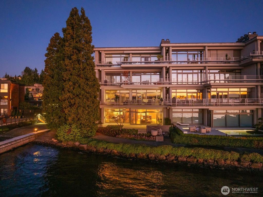 Photo of 5505 Lake Washington Boulevard NE #1-E, Kirkland, WA 98033 (MLS # 2516264)