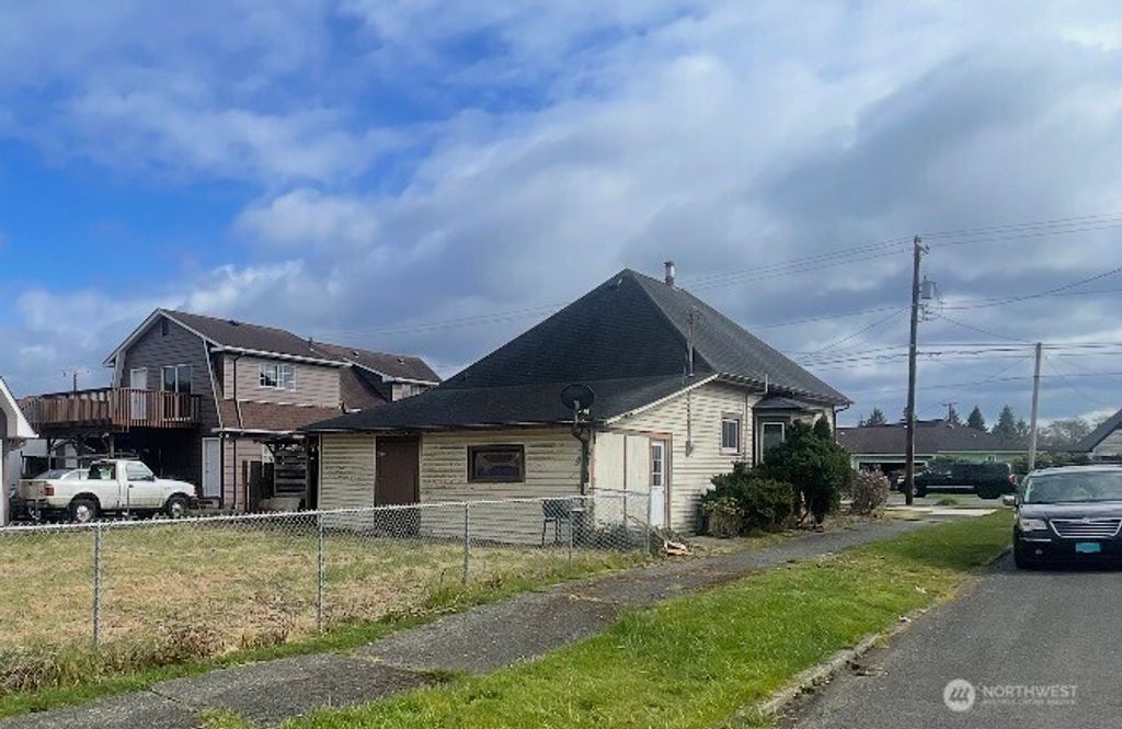 Photo of 201 Emerson Avenue, Hoquiam, WA 98550 (MLS # 2506565)