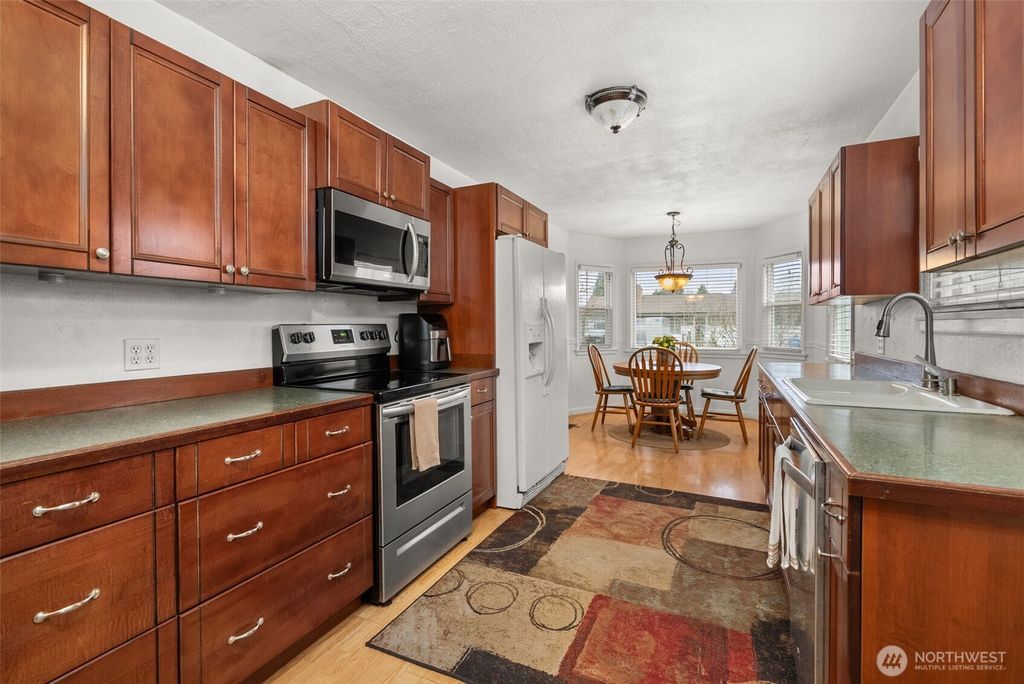 Photo of 1314 Rainier Street, Sumner, WA 98390 (MLS # 2472814)