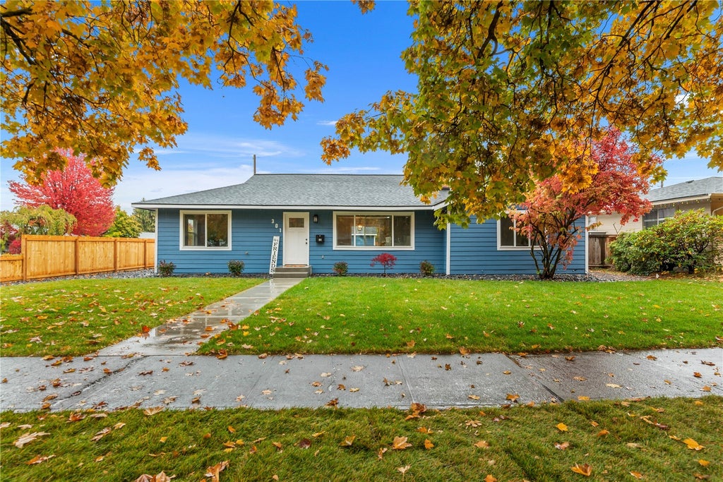 Photo of 301 Pioneer Drive, Wenatchee, WA 98801 (MLS # 2598487)