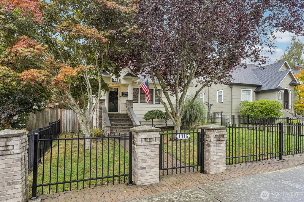 Photo of 1316 Lombard Avenue, Everett, WA 98201 (MLS # 2589294)