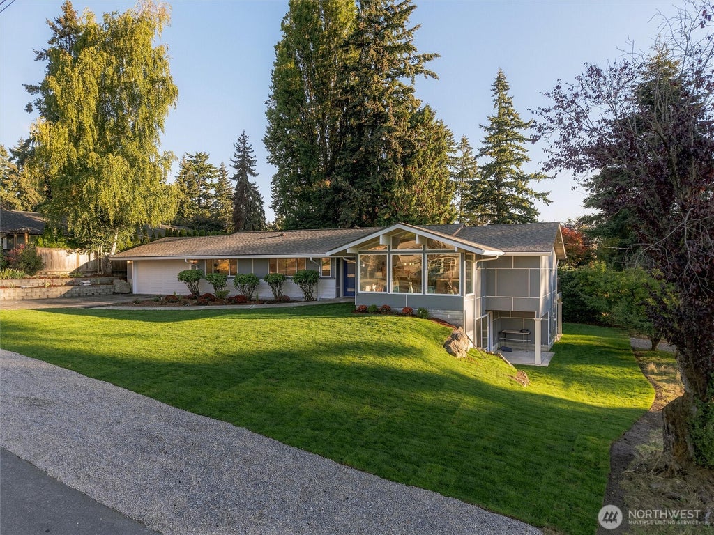 Photo of 8205 SE 71st Street, Mercer Island, WA 98040 (MLS # 2590811)