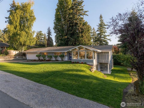 Photo of 8205 SE 71st Street, Mercer Island, WA 98040 (MLS # 2590811)