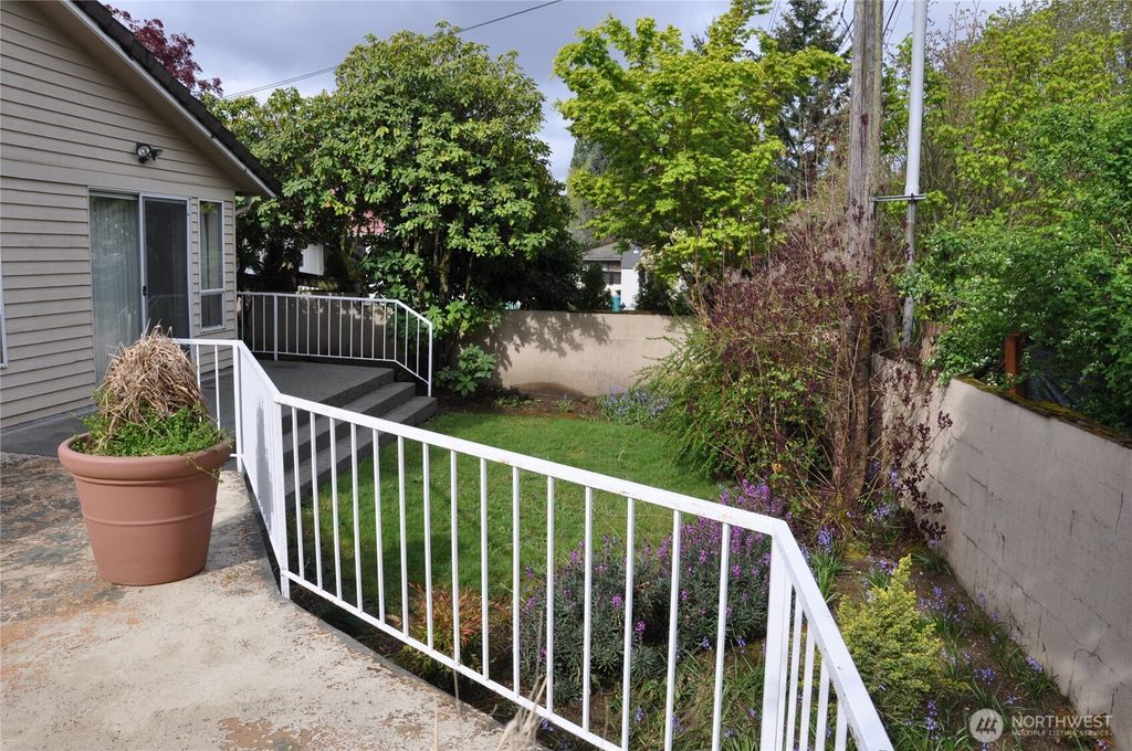 Photo of 4020 NE 85th Street, Seattle, WA 98115 (MLS # 2362816)