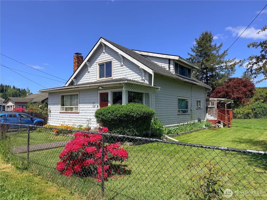 Photo of 617 Queen Street, Hoquiam, WA 98550 (MLS # 2518030)