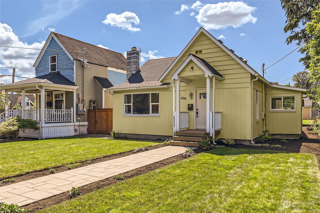 Photo of 406 Pine Avenue, Snohomish, WA 98290 (MLS # 2237063)