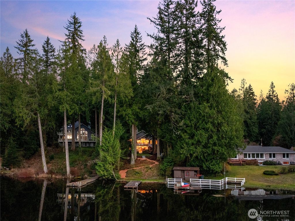 Photo of 25314 SE 28th Street, Sammamish, WA 98075 (MLS # 2518311)