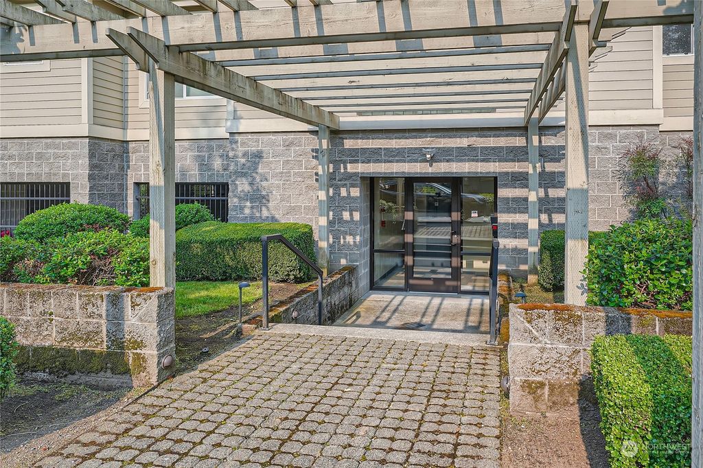 Photo of 485 E Sunset Way #1C, Issaquah, WA 98027 (MLS # 2068343)