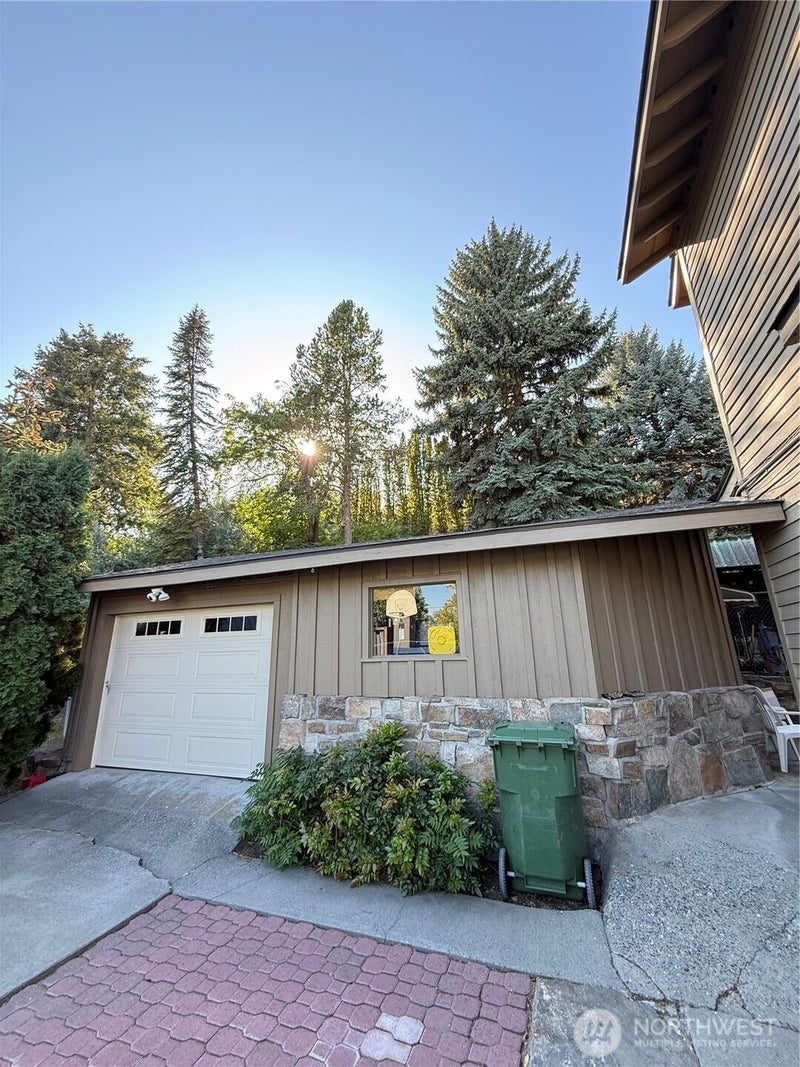 300 Canyon Court Drive