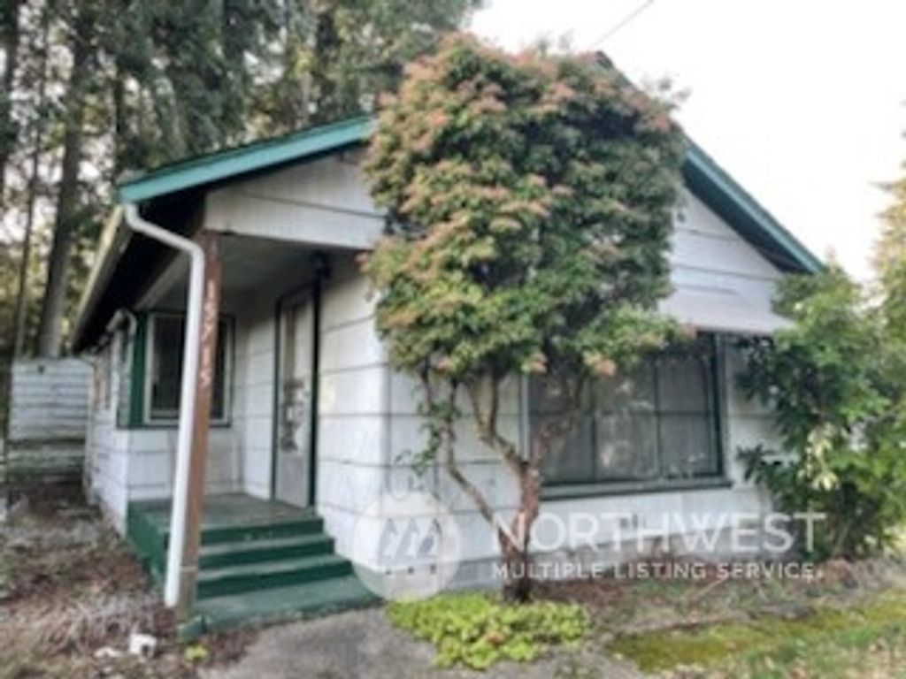Photo of 15715 Meridian Avenue N, Shoreline, WA 98133 (MLS # 2034703)