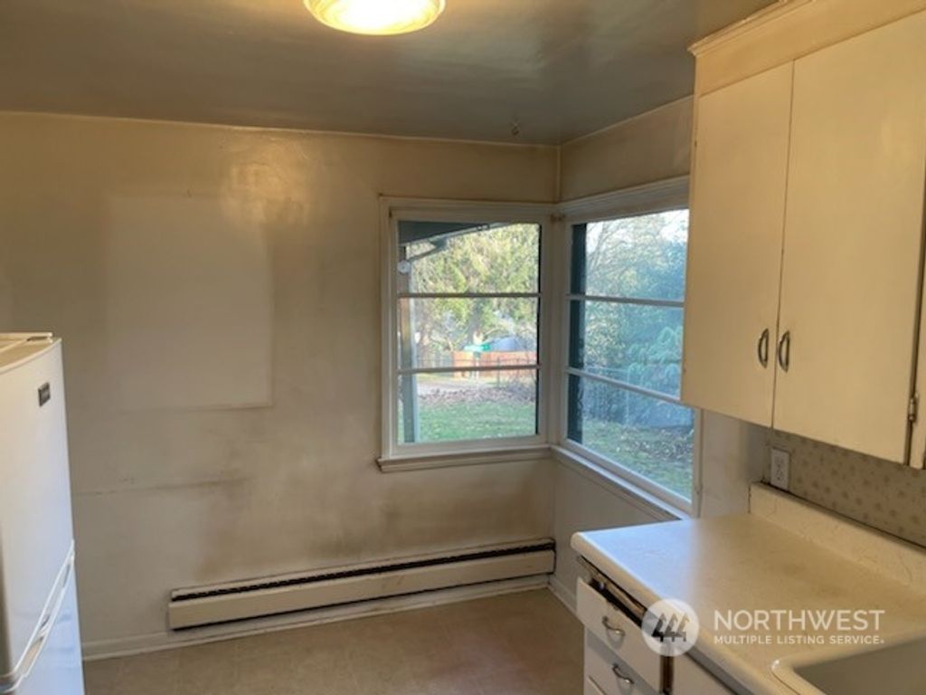 Photo of 15715 Meridian Avenue N, Shoreline, WA 98133 (MLS # 2034703)