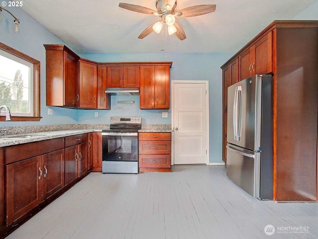 823 D Street