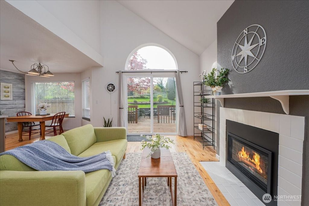 Photo of 19906 28th Avenue W #B, Lynnwood, WA 98036 (MLS # 2511094)