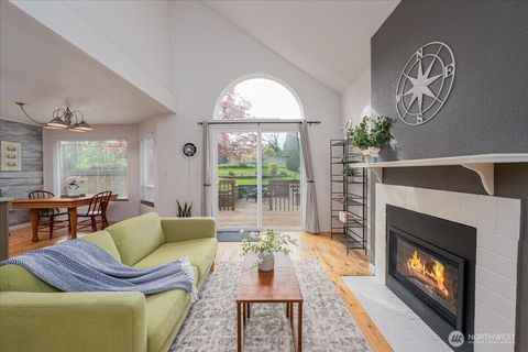 Photo of 19906 28th Avenue W #B, Lynnwood, WA 98036 (MLS # 2511094)