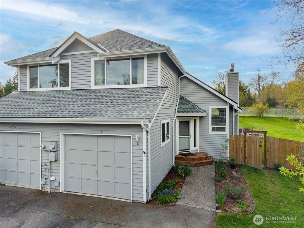 Photo of 19906 28th Avenue W #B, Lynnwood, WA 98036 (MLS # 2511094)