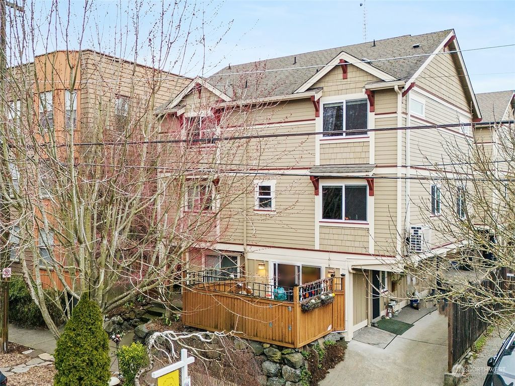 Photo of 1414 4th Avenue W #B, Seattle, WA 98119 (MLS # 2206549)
