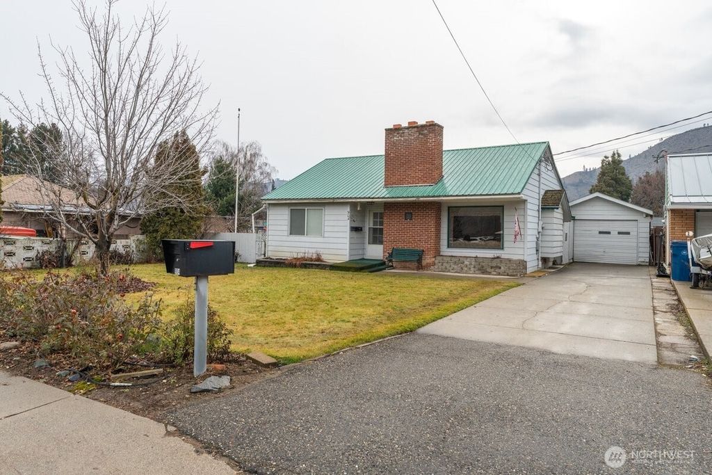 Photo of 904 Pioneer Avenue, Cashmere, WA 98815 (MLS # 2476848)