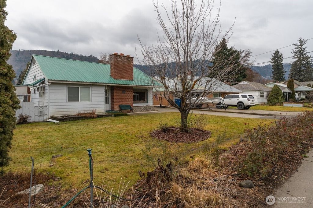 Photo of 904 Pioneer Avenue, Cashmere, WA 98815 (MLS # 2476848)