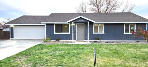 Photo of 1122 E Saint Helens Drive, Moses Lake, WA 98837 (MLS # 2448188) Photo of 1122 E Saint Helens Drive, Moses Lake, WA 98837 (MLS # 2448188)