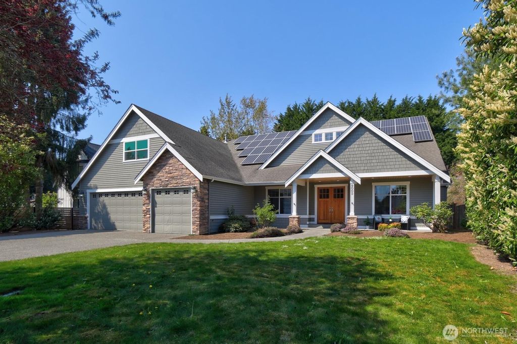 Photo of 9002 NE 152nd Place, Kenmore, WA 98028 (MLS # 2359380)