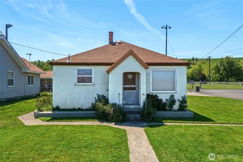 Photo of 129 Catherine Avenue, Milton-Freewater, OR 97862 (MLS # 2523516)