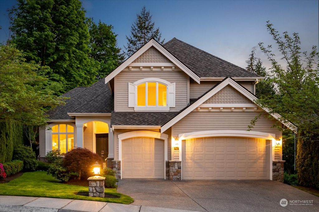 Photo of 19661 NE 44th Place, Sammamish, WA 98074 (MLS # 2070348)