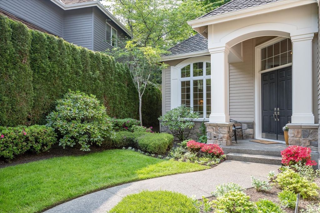 Photo of 19661 NE 44th Place, Sammamish, WA 98074 (MLS # 2070348)